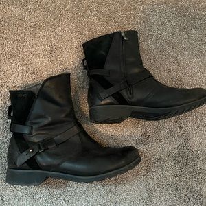 Black Teva boots